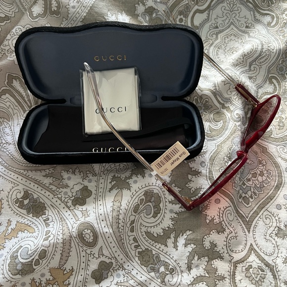 Gucci Round Sunglasses - Picture 3 of 5